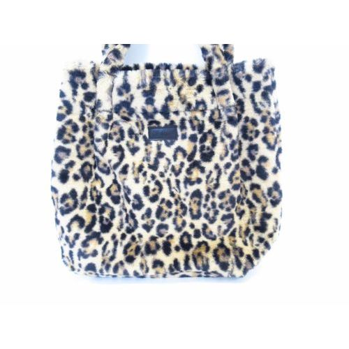 ELLA CRUZ  bruin midden